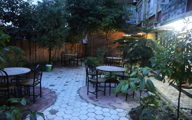 Hotel Holy Temple Tree & Chautari Cafe