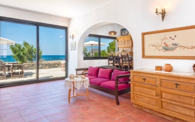 "platanias Beachfront Villa Elsa-90m To Main Square"