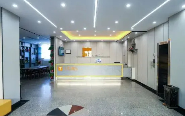 7Days Inn Hotel (Hebi Wanshanglong Building Materials City Railway Station)