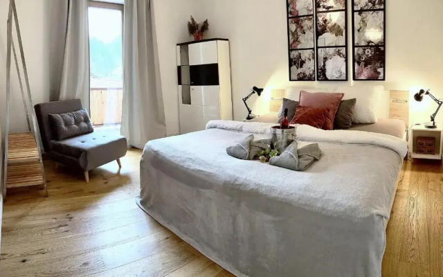 große Fewo im Alpen-Landhaus zwischen See, Berg und Bach