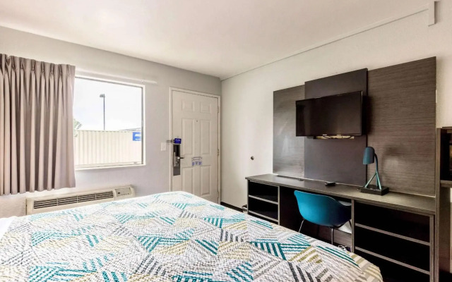 Motel 6 Carlsbad, CA - East