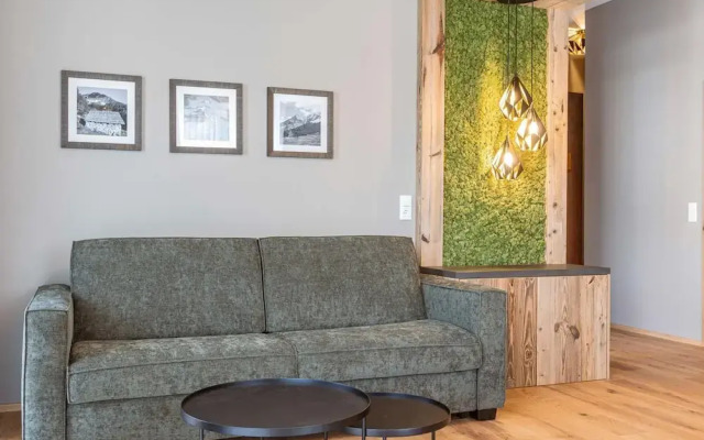 Modern Holiday Apartment With 2 Bedrooms in Fugen