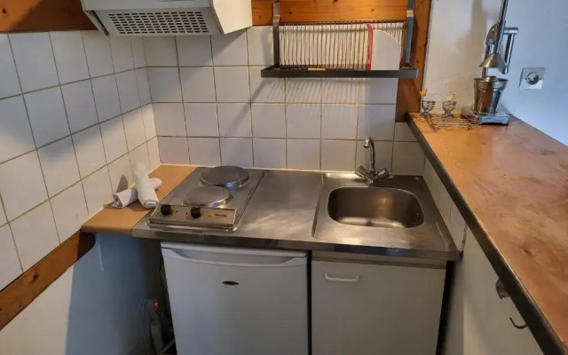 STUDIO of 24m with small patio