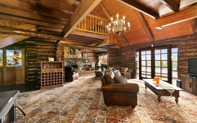 Eagles Nest Luxury Mountain Retreat