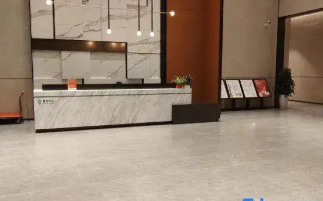 Lanjing High Altitude River View Hotel (Wuyi Square Peiyuanqiao Subway Station)