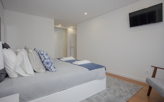 Liiiving -Luxury River View Apartment VI