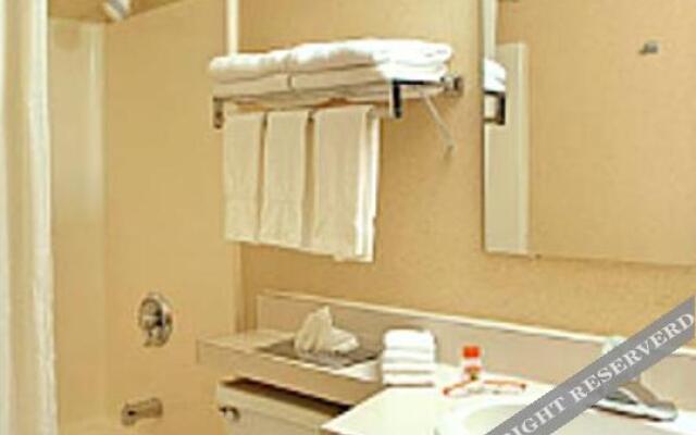 Regency Inn and Suites, Anoka