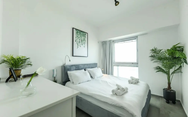 Opulent Ease 2BR Apt in Midtown