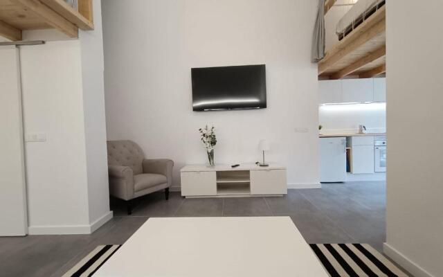 New & Modern Studio Loft 2
