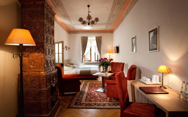Hotel Santi