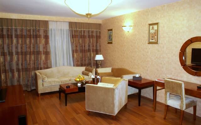 Ramada Plaza by Wyndham Gence