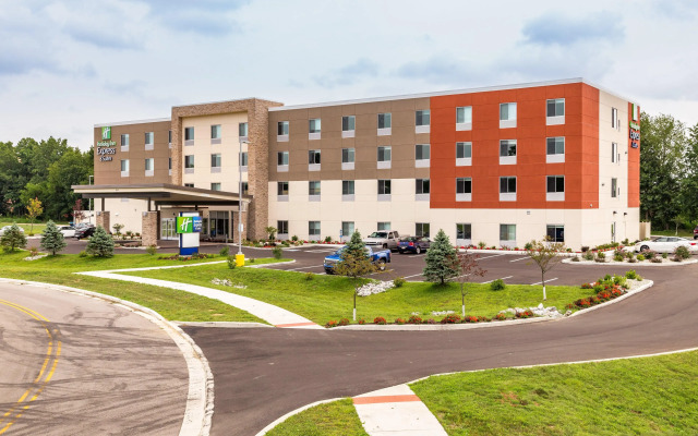 Holiday Inn Express & Suites Elkhart North by IHG