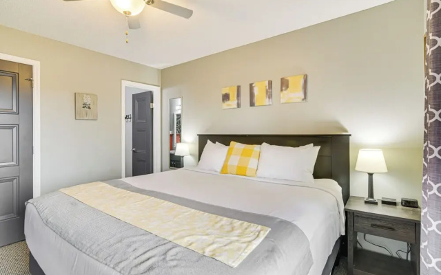 Inviting Branson West Condo w/ Pool Access
