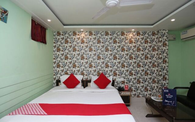 OYO 15443 Hotel Mega Palace