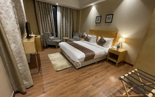 Saltstayz Select - Galleria Market & Golf Course Road