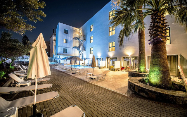 Pollis Hotel