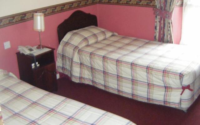 Mountshannon Hotel