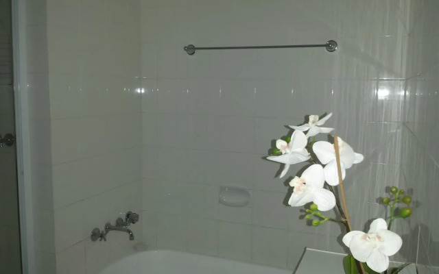 Kirribilli Riverfront Apartments