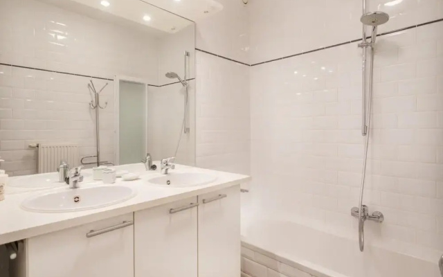 Sunny Flat in Maeterlinck Residence Near Seaside