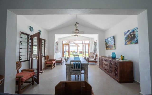 Oasys House - Beautiful Private Beach Front Home