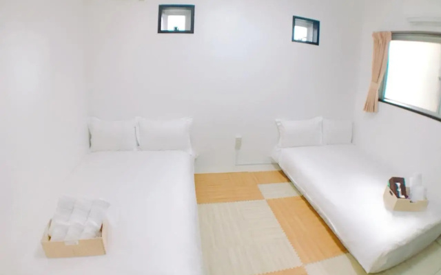 Osaka Sinsei Guest House – Guest Rooms – Osaka