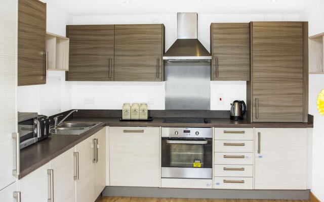 Large luxury 2 bed 2 bath-Pym Court