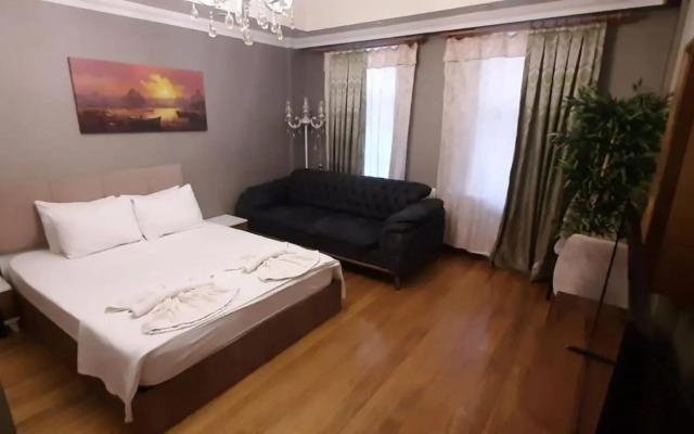 Valentine Suites Hotel