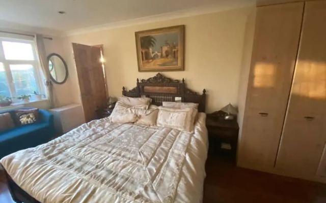 2-bed Apartment in High Wycombe Private Garden