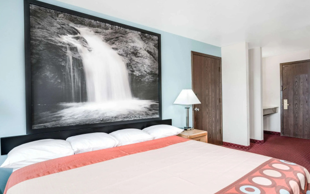Super 8 by Wyndham Tomah Wisconsin