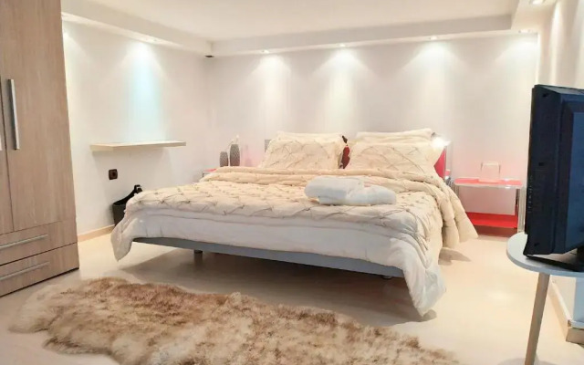 Luxury Apartment with Sea View near Kallithea