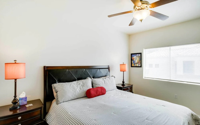 12 Mi to Old Town: Condo w/ Pool & Balcony!