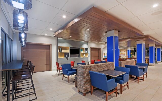 Holiday Inn Express & Suites Chanute by IHG