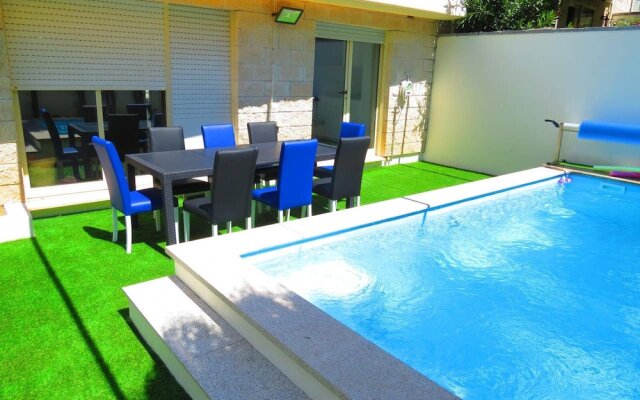 Villa With 5 Bedrooms In Porto, With Wonderful Mountain View, Private Pool, Furnished Balcony - 16 K