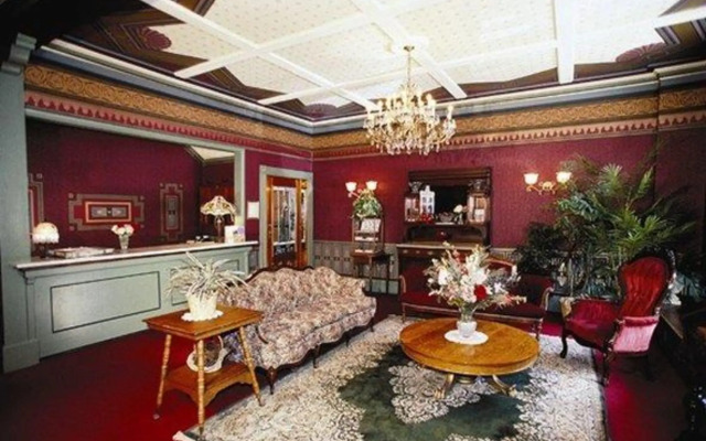 St. Elmo Hotel