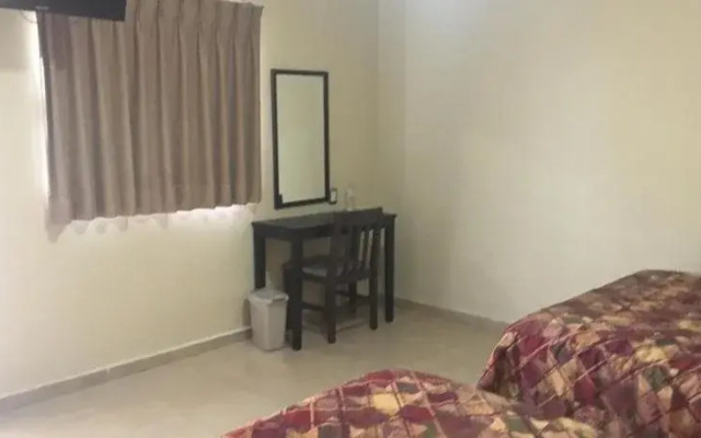 Hotel Flores Hills