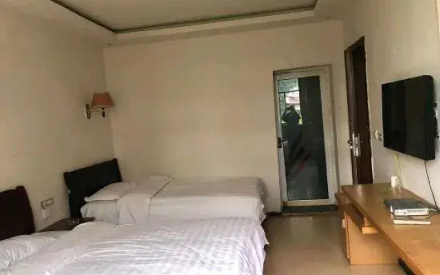 Hong'an Red Light Hostel
