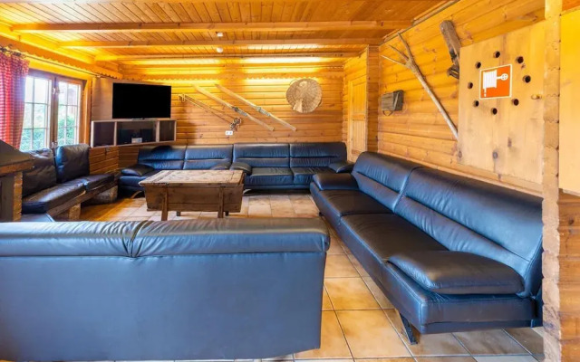 Majestic Chalet in Durbuy 200 Meters From the Golf