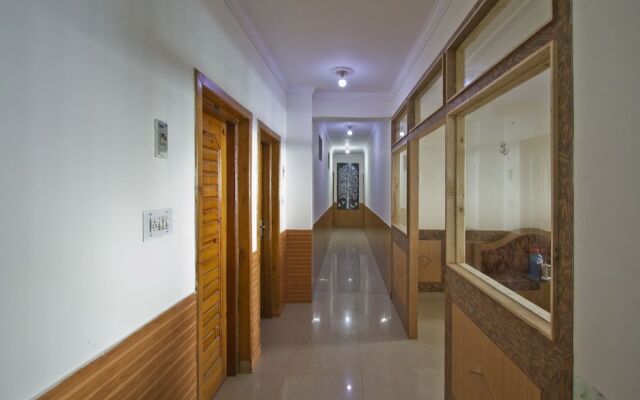 OYO 4605 Hotel Aakarsh