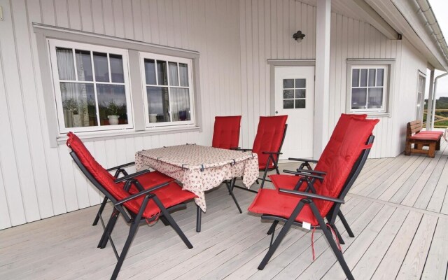 Stunning Home in Hamburgsund With 3 Bedrooms and Wifi