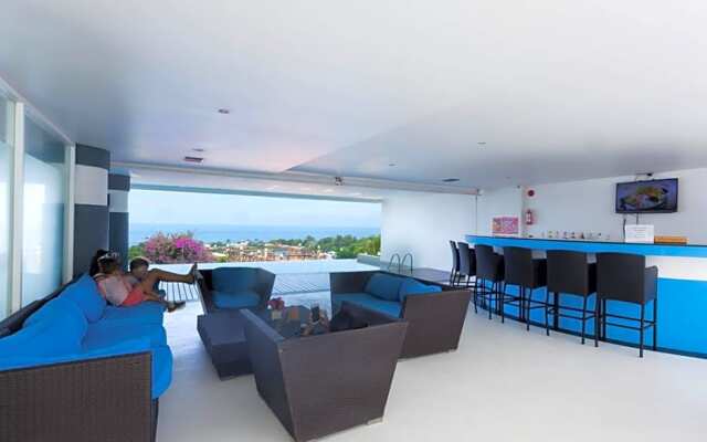 Sunset Plaza Apartment
