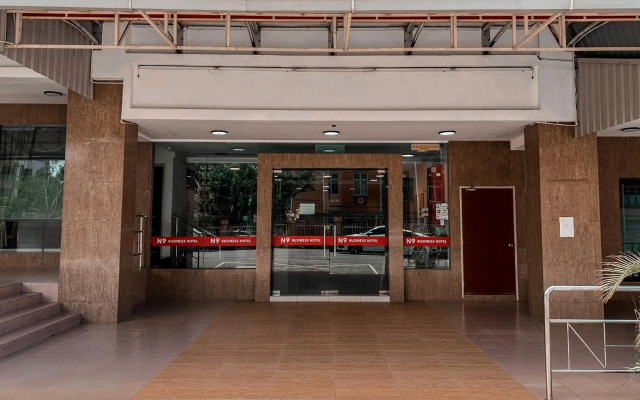 OYO 43955 N9 Business Hotel