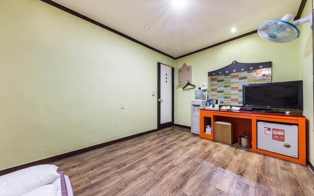 Gapyeong (Cheongpyeong) Theme