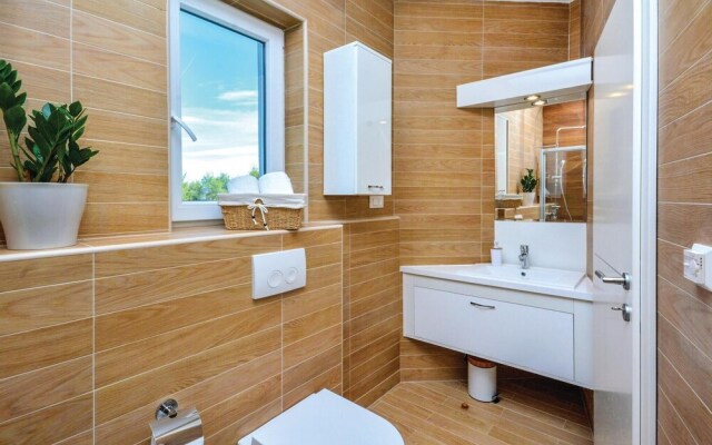 Amazing Home in Slatine With Wifi and 4 Bedrooms