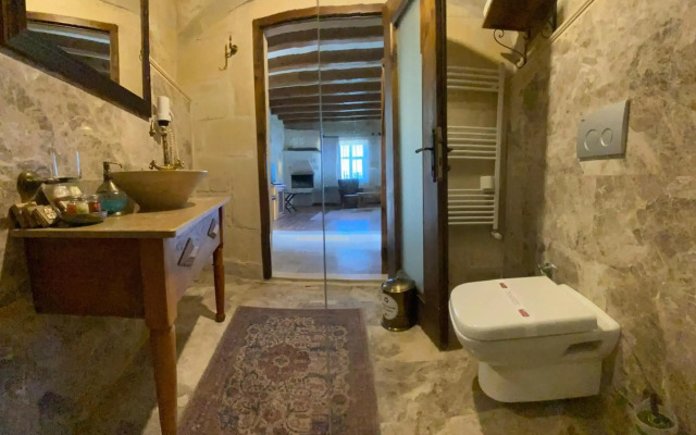 Seki Cave Suites