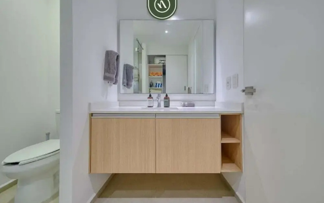 Oceanfront 2BR Condo -private Balcony - Beach