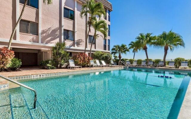 Shorewood Condos by Dream Vacation Rentals