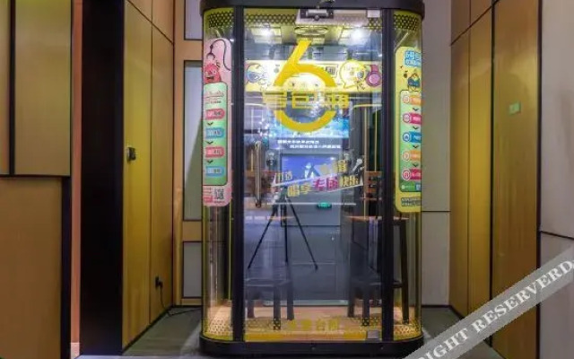 Qbox Hotel