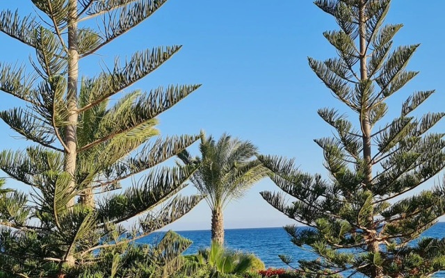 Stunning 5-bed Beach Front Villa, Private Beach
