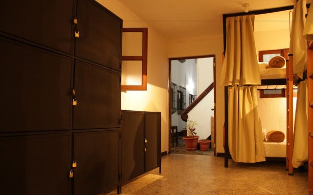 Panal Hostel and Studio Apartments