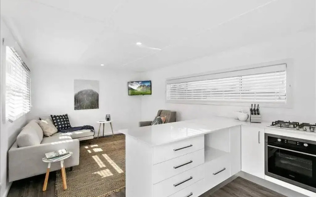 Adorable 1 bedroom guesthouse with firepit